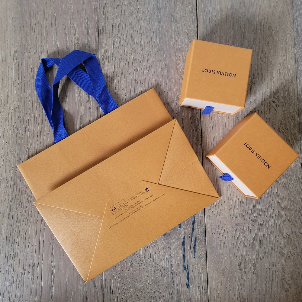 π― AUTHENTIC β¨οΈ Louis Vuitton Empty MINI Gift Boxes and Ribbon Set π - Picture 13 of 13